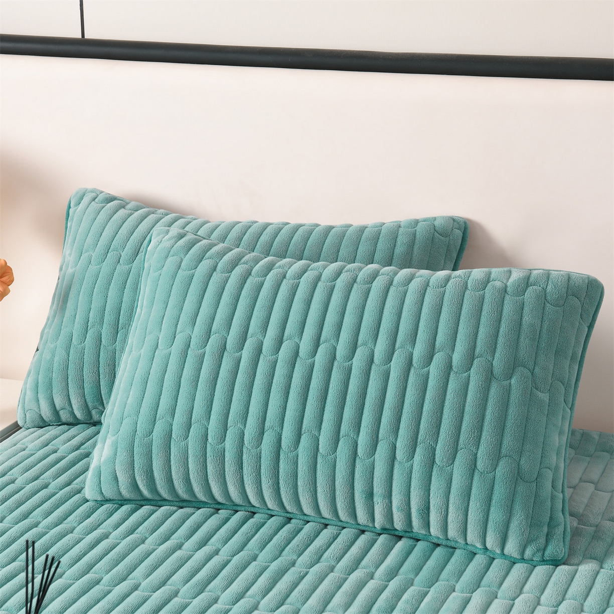 91家纺网 家纺一手货源 找家纺 云木里 2025新款冬季230克牛奶绒六面全包单床笠床笠单件单品床笠和煦春风 和煦春风-松针墨