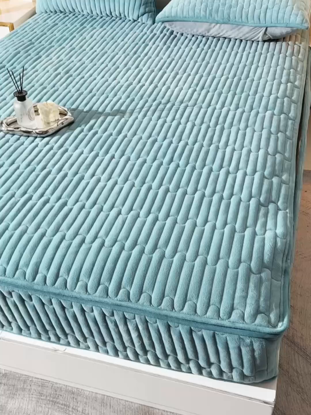 91家纺网 家纺一手货源 找家纺 云木里 2025新款冬季230克牛奶绒六面全包单床笠床笠单件单品床笠和煦春风 和煦春风-松针墨