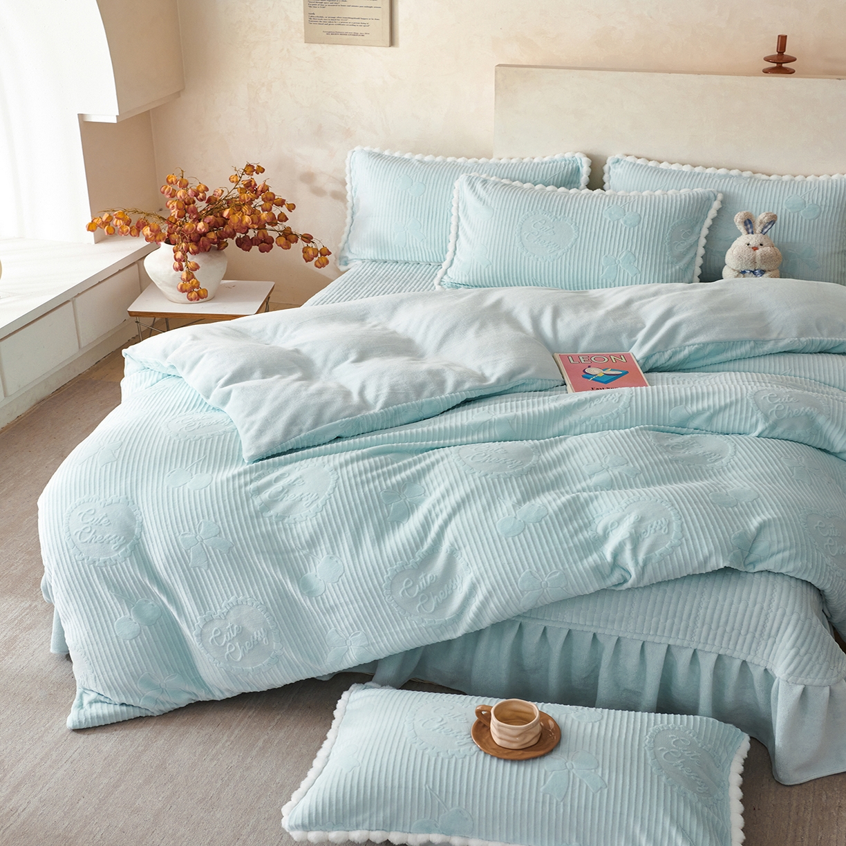 91家纺网 家纺一手货源 找家纺 乐野家居 2025秋冬新款消光立体雕花A类高克重牛奶绒四件套-香榭丽舍系列 香榭丽舍-蓝