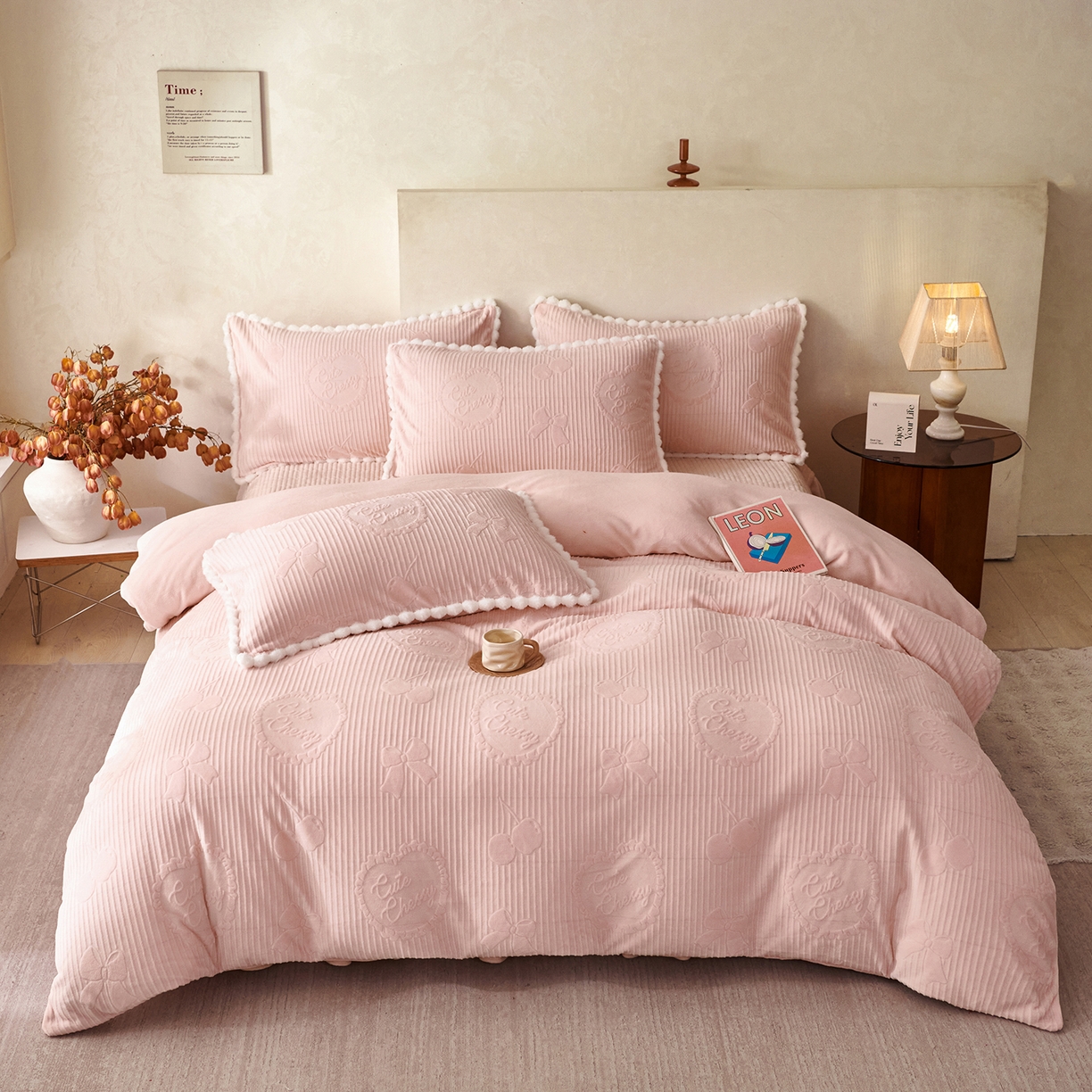 91家纺网 家纺一手货源 找家纺 （总）乐野家居 2025秋冬新款消光立体雕花A类高克重牛奶绒四件套-香榭丽舍系列