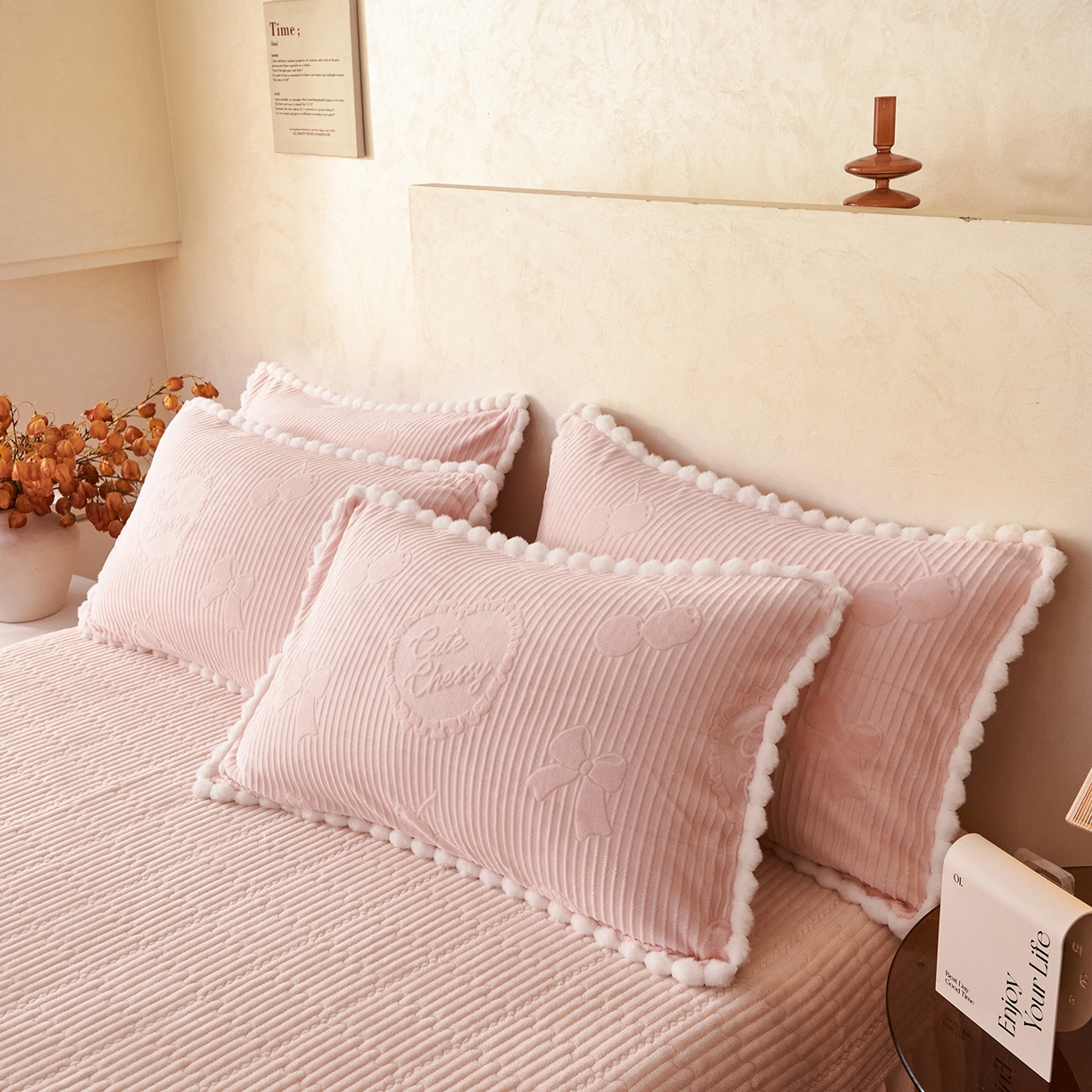 91家纺网 家纺一手货源 找家纺 （总）乐野家居 2025秋冬新款消光立体雕花A类高克重牛奶绒四件套-香榭丽舍系列