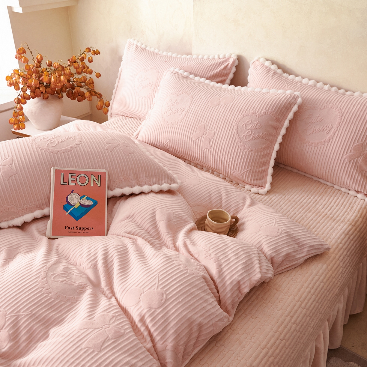 91家纺网 家纺一手货源 找家纺 （总）乐野家居 2025秋冬新款消光立体雕花A类高克重牛奶绒四件套-香榭丽舍系列