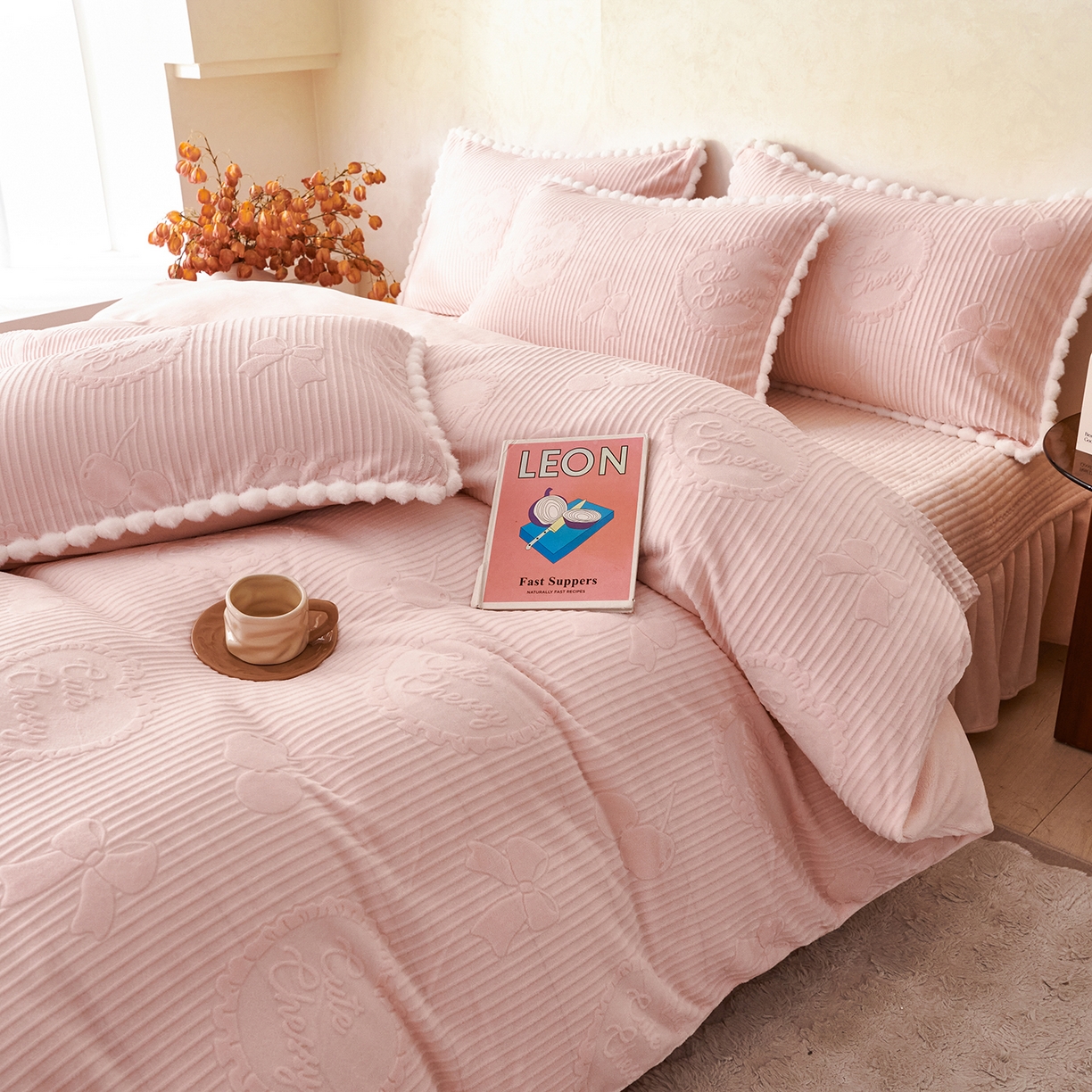 91家纺网 家纺一手货源 找家纺 （总）乐野家居 2025秋冬新款消光立体雕花A类高克重牛奶绒四件套-香榭丽舍系列