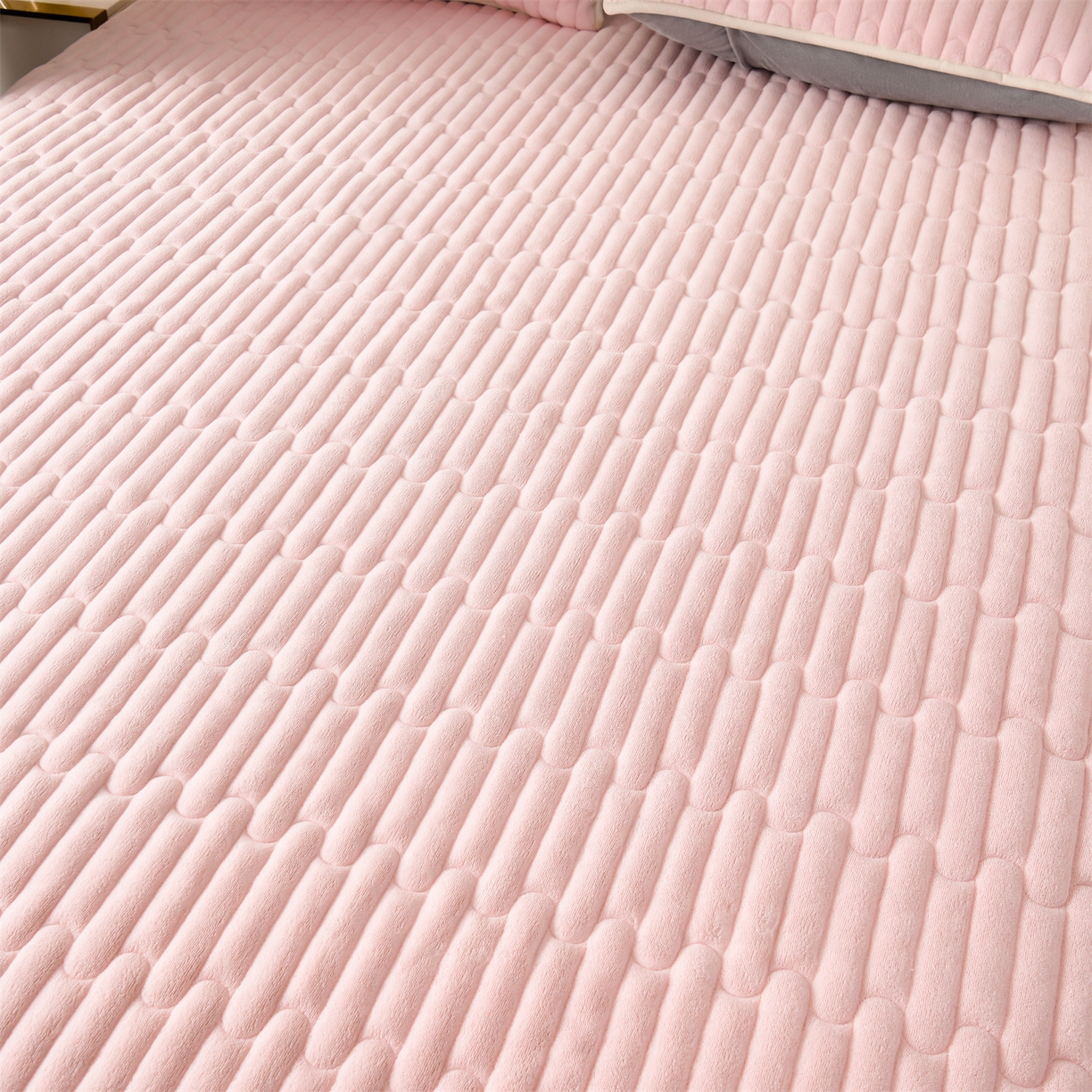 91家纺网 家纺一手货源 找家纺 云木里 2025新款冬季230克牛奶绒六面全包单床笠床笠单件单品床笠和煦春风 和煦春风-雾桃