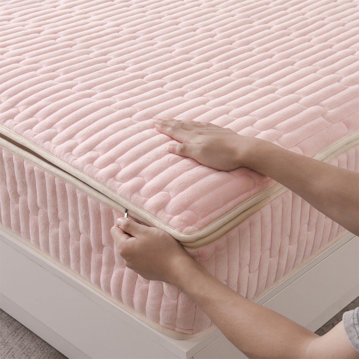 91家纺网 家纺一手货源 找家纺 云木里 2025新款冬季230克牛奶绒六面全包单床笠床笠单件单品床笠和煦春风 和煦春风-雾桃