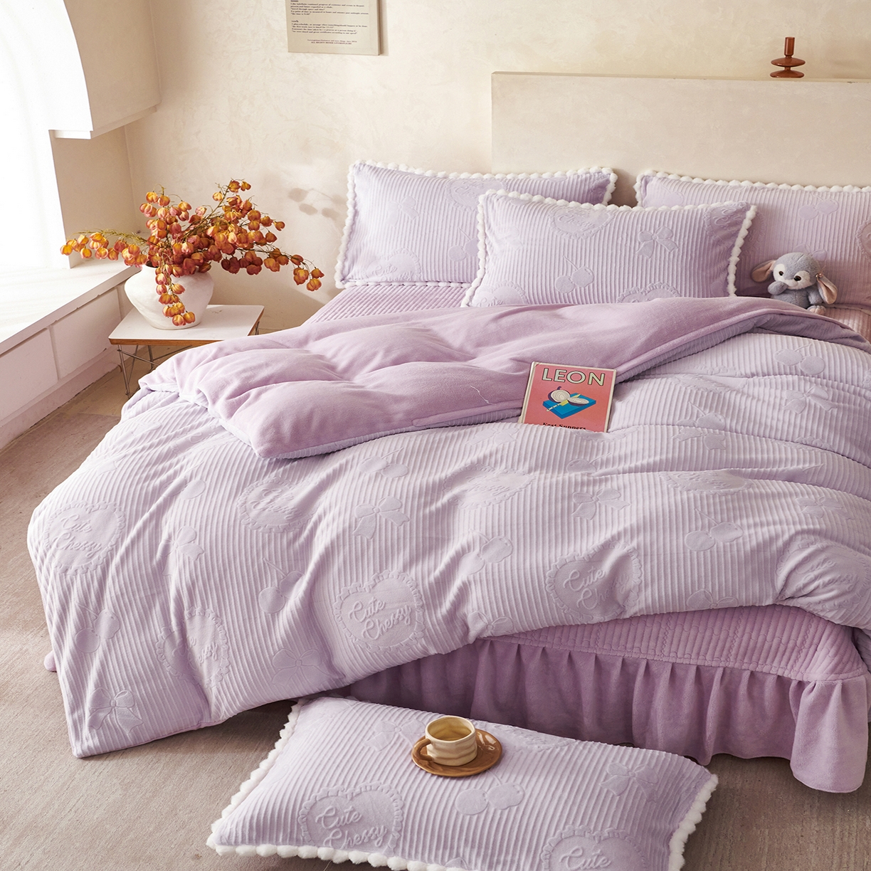 91家纺网 家纺一手货源 找家纺 乐野家居 2025秋冬新款消光立体雕花A类高克重牛奶绒四件套-香榭丽舍系列 香榭丽舍-紫