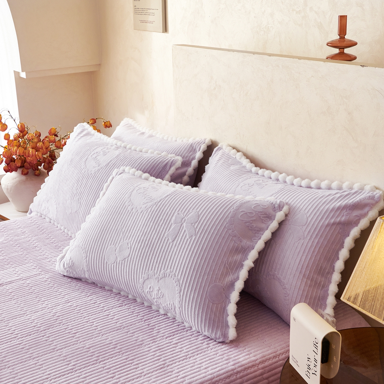 91家纺网 家纺一手货源 找家纺 乐野家居 2025秋冬新款消光立体雕花A类高克重牛奶绒四件套-香榭丽舍系列 香榭丽舍-紫