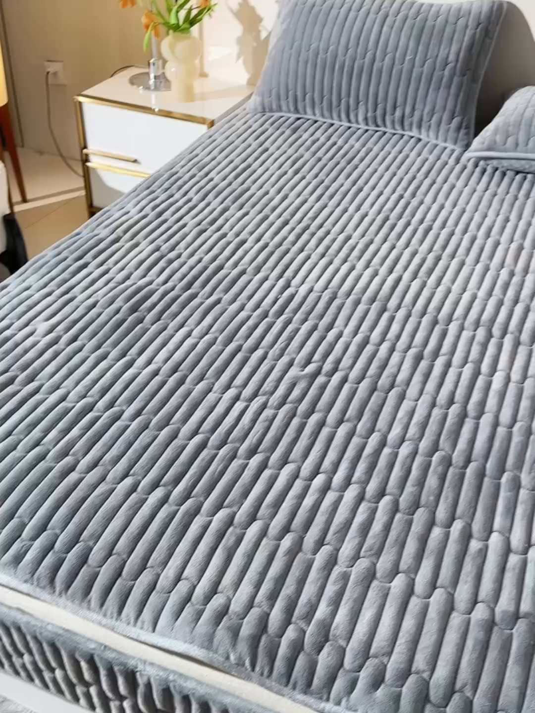 91家纺网 家纺一手货源 找家纺 云木里 2025新款冬季230克牛奶绒六面全包单床笠床笠单件单品床笠和煦春风 和煦春风-象灰