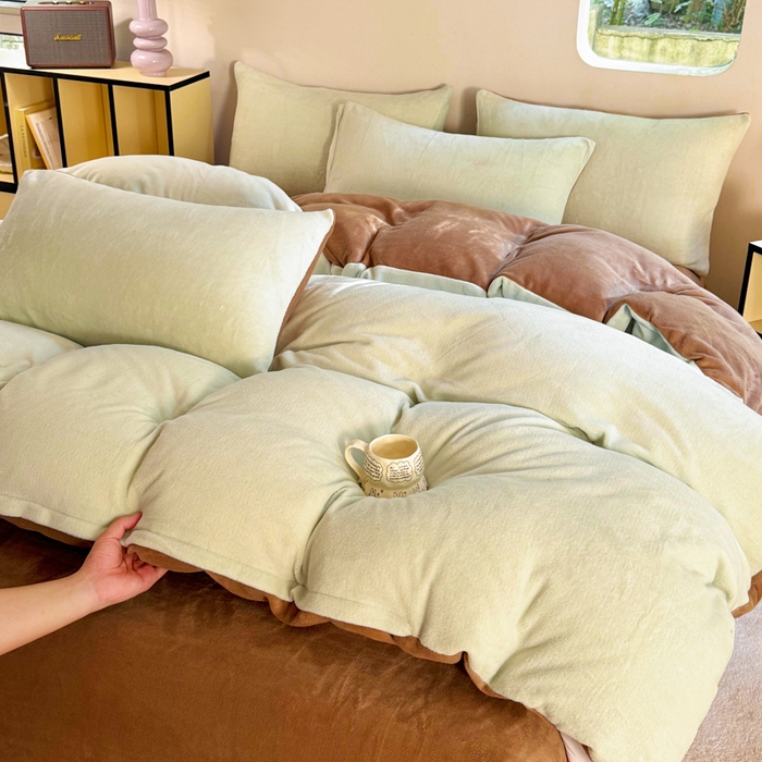 91家纺网 家纺一手货源 找家纺 王朝国际 2026新款高克重牛奶绒印花四件套 抹茶咖