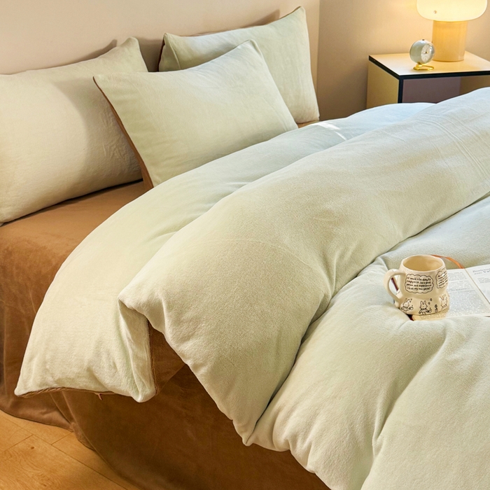 91家纺网 家纺一手货源 找家纺 王朝国际 2026新款高克重牛奶绒印花四件套 抹茶咖