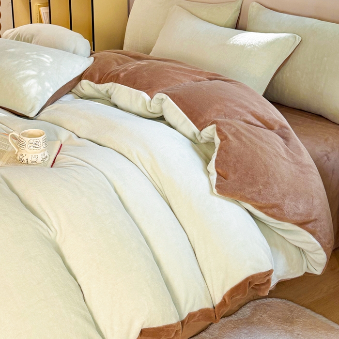 91家纺网 家纺一手货源 找家纺 王朝国际 2026新款高克重牛奶绒印花四件套 抹茶咖