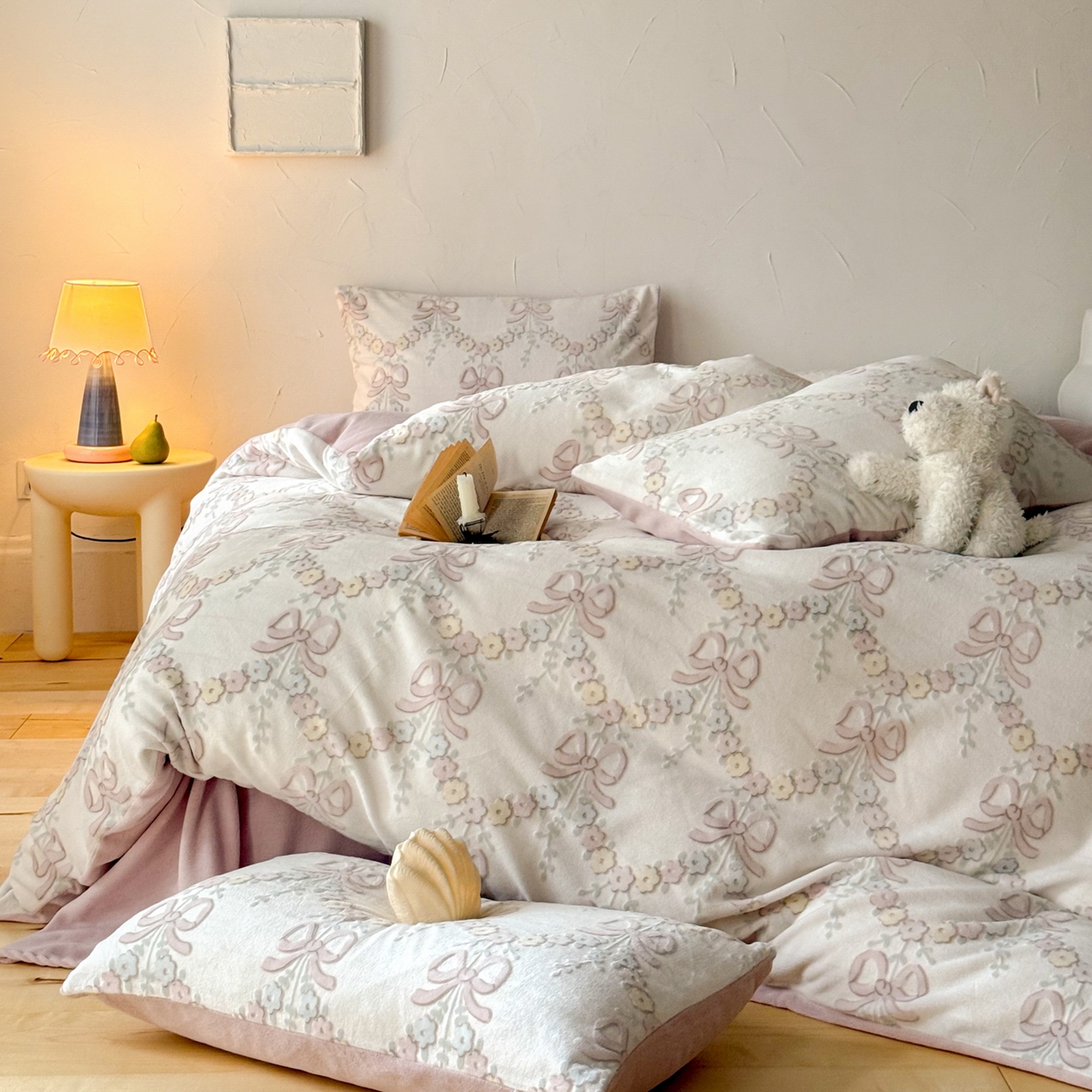 91家纺网 家纺一手货源 找家纺 FORTWO家纺原创设计（FOR TWO家纺） 2025新款烂花小清新牛奶绒绒可爱印花暗合款四件套 织梦