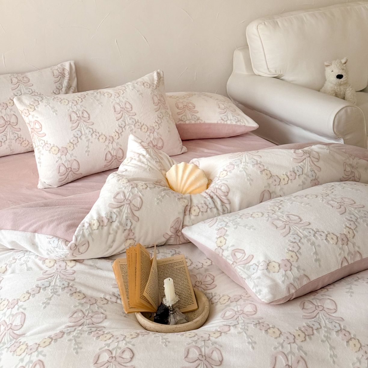 91家纺网 家纺一手货源 找家纺 FORTWO家纺原创设计（FOR TWO家纺） 2025新款烂花小清新牛奶绒绒可爱印花暗合款四件套 织梦