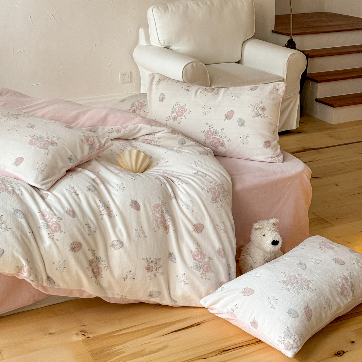 91家纺网 家纺一手货源 找家纺 FORTWO家纺原创设计（FOR TWO家纺） 2025新款烂花小清新牛奶绒绒可爱印花暗合款四件套 莓花坞