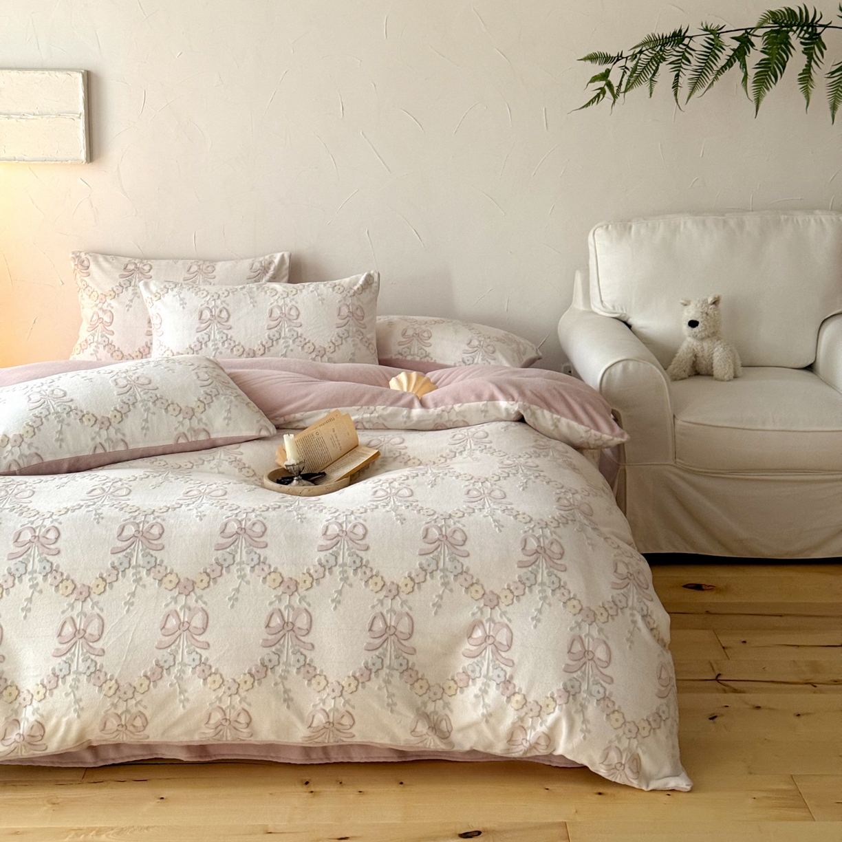 91家纺网 家纺一手货源 找家纺 FORTWO家纺原创设计（FOR TWO家纺） 2025新款烂花小清新牛奶绒绒可爱印花暗合款四件套 织梦