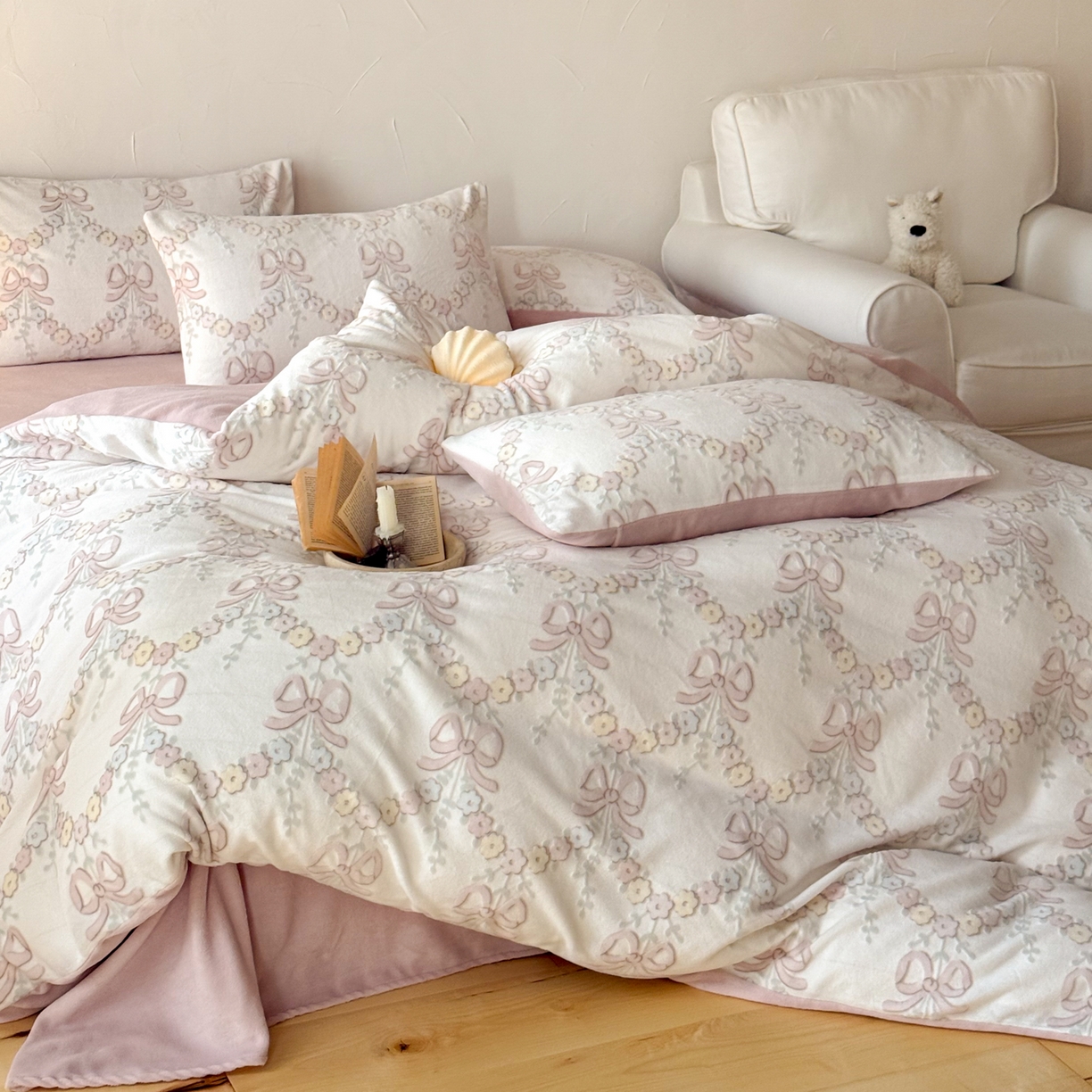 91家纺网 家纺一手货源 找家纺 FORTWO家纺原创设计（FOR TWO家纺） 2025新款烂花小清新牛奶绒绒可爱印花暗合款四件套 织梦