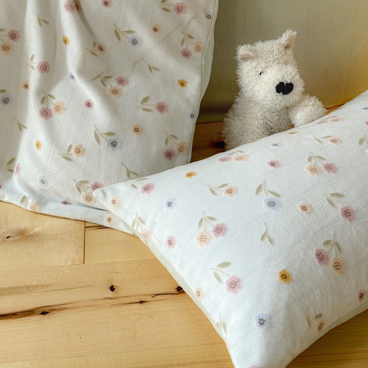 91家纺网 家纺一手货源 找家纺 （总）FORTWO家纺原创设计（FOR TWO家纺） 2025新款烂花小清新牛奶绒绒可爱印花暗合款四件套