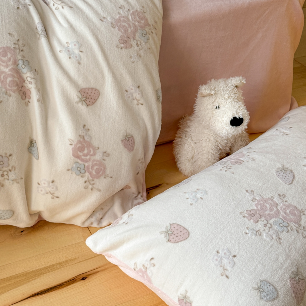 91家纺网 家纺一手货源 找家纺 FORTWO家纺原创设计（FOR TWO家纺） 2025新款烂花小清新牛奶绒绒可爱印花暗合款四件套 莓花坞