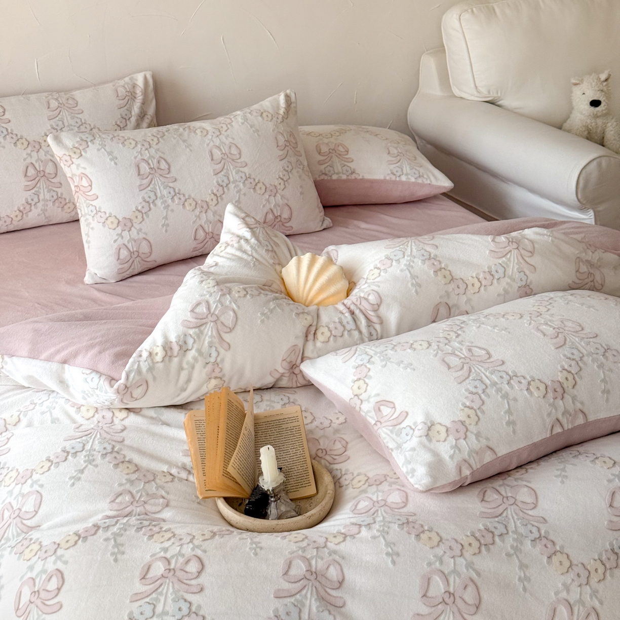 91家纺网 家纺一手货源 找家纺 FORTWO家纺原创设计（FOR TWO家纺） 2025新款烂花小清新牛奶绒绒可爱印花暗合款四件套 织梦