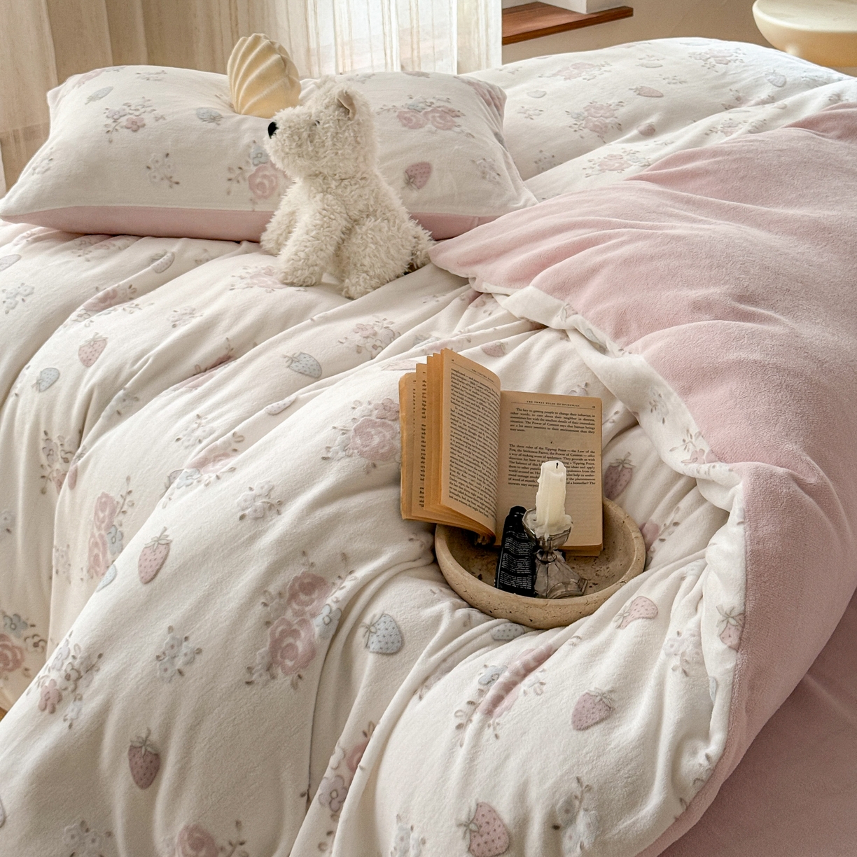 91家纺网 家纺一手货源 找家纺 FORTWO家纺原创设计（FOR TWO家纺） 2025新款烂花小清新牛奶绒绒可爱印花暗合款四件套 莓花坞