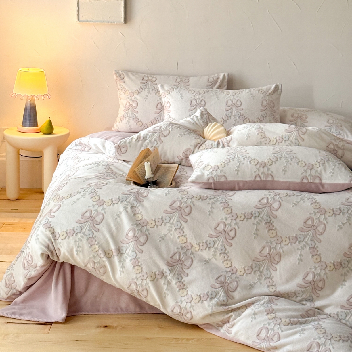 91家纺网 家纺一手货源 找家纺 FORTWO家纺原创设计（FOR TWO家纺） 2025新款烂花小清新牛奶绒绒可爱印花暗合款四件套 织梦