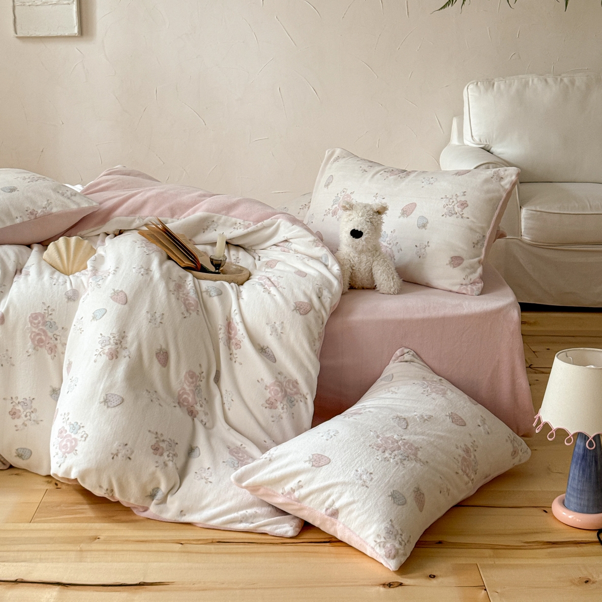 91家纺网 家纺一手货源 找家纺 FORTWO家纺原创设计（FOR TWO家纺） 2025新款烂花小清新牛奶绒绒可爱印花暗合款四件套 莓花坞