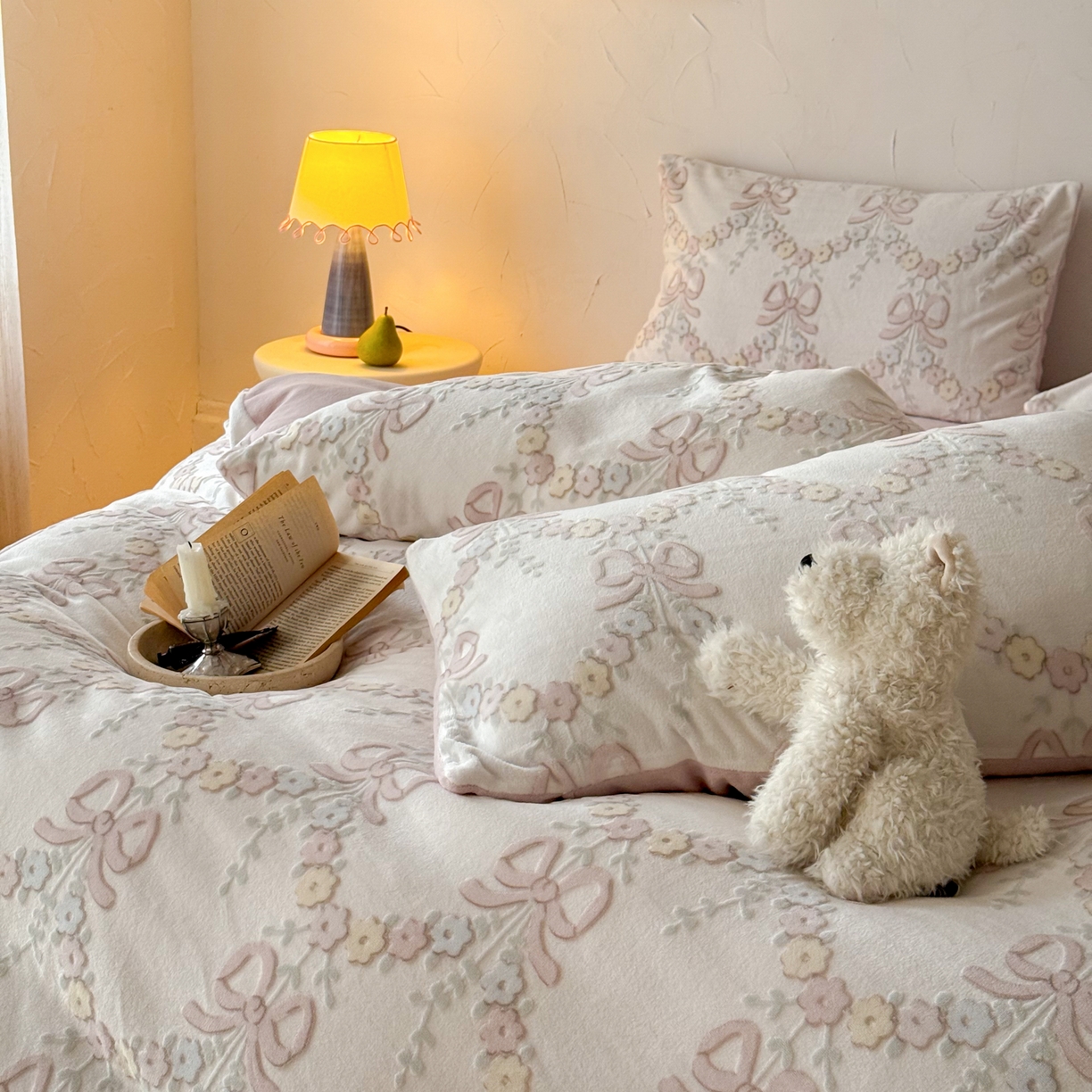 91家纺网 家纺一手货源 找家纺 FORTWO家纺原创设计（FOR TWO家纺） 2025新款烂花小清新牛奶绒绒可爱印花暗合款四件套 织梦