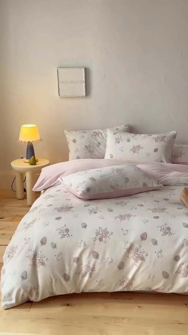 91家纺网 家纺一手货源 找家纺 FORTWO家纺原创设计（FOR TWO家纺） 2025新款烂花小清新牛奶绒绒可爱印花暗合款四件套 莓花坞