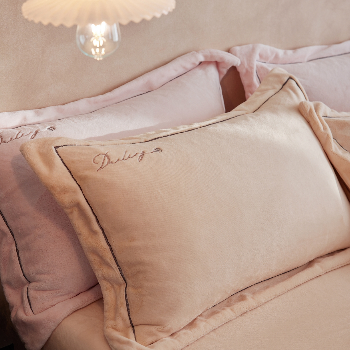 91家纺网 家纺一手货源 找家纺 （总）蓝梦 2025新款亲肤舒适牛奶绒四件套-蔓蒂丝系列