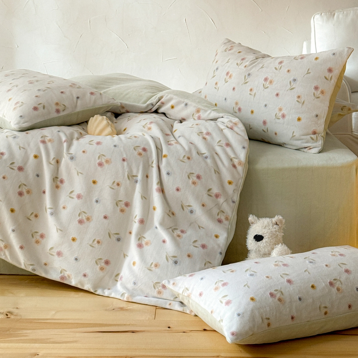 91家纺网 家纺一手货源 找家纺 FORTWO家纺原创设计（FOR TWO家纺） 2025新款烂花小清新牛奶绒绒可爱印花暗合款四件套 风信子