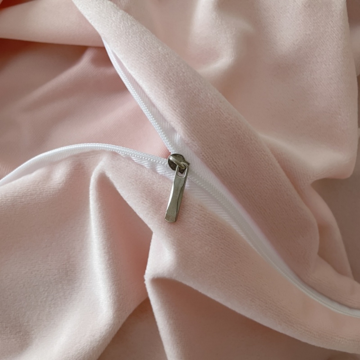 91家纺网 家纺一手货源 找家纺 羚羊语家纺 2025新款280克灯芯绒婴儿绒四件套高级嵌绳拼接款水晶绒宝宝绒牛奶绒床单床笠款三件套-奶芙绒系列 紫粉泡泡