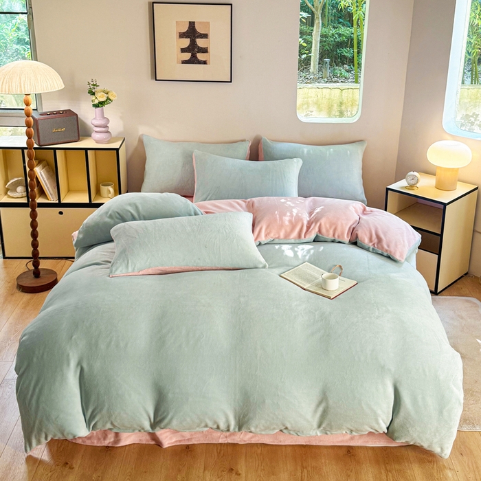 91家纺网 家纺一手货源 找家纺 王朝国际 2026新款高克重牛奶绒印花四件套 青黛粉