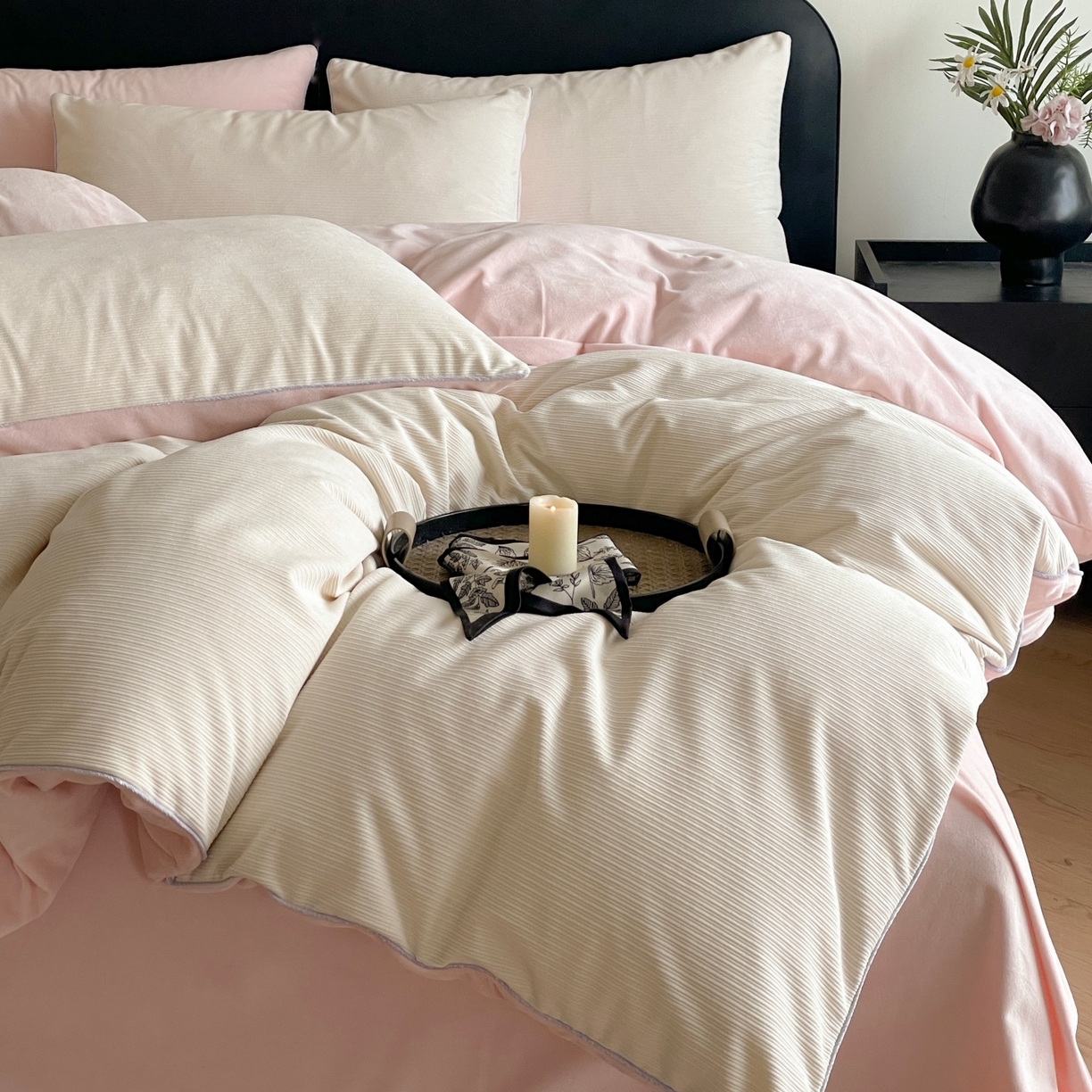 91家纺网 家纺一手货源 找家纺 羚羊语家纺 2025新款280克灯芯绒婴儿绒四件套高级嵌绳拼接款水晶绒宝宝绒牛奶绒床单床笠款三件套-奶芙绒系列 雪桃甜吻