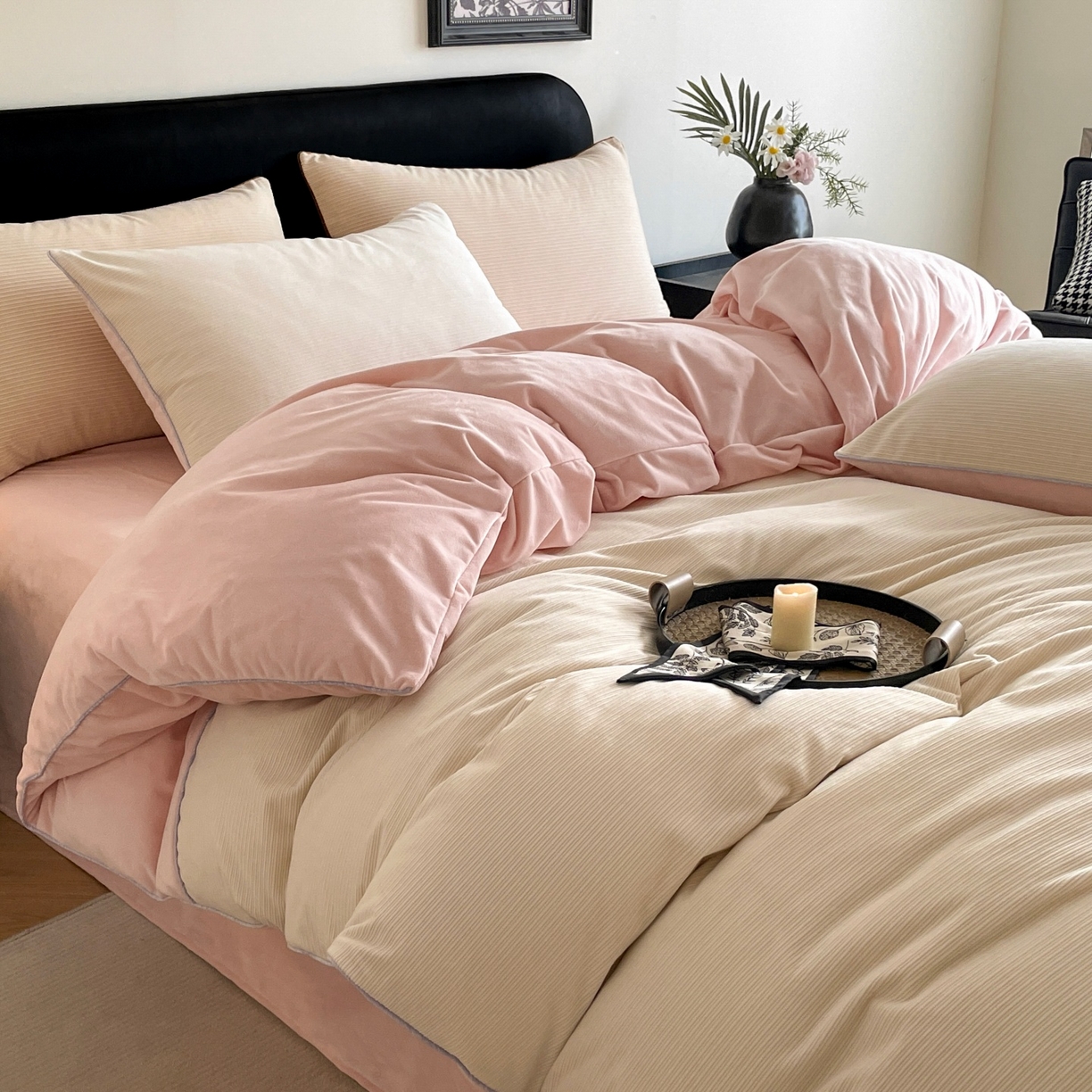 91家纺网 家纺一手货源 找家纺 羚羊语家纺 2025新款280克灯芯绒婴儿绒四件套高级嵌绳拼接款水晶绒宝宝绒牛奶绒床单床笠款三件套-奶芙绒系列 雪桃甜吻