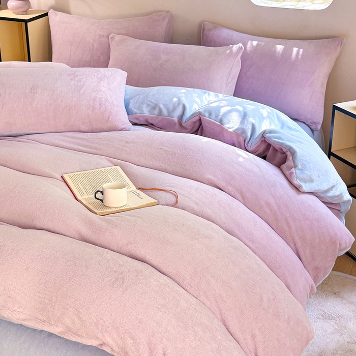 91家纺网 家纺一手货源 找家纺 王朝国际 2026新款高克重牛奶绒印花四件套 香芋蓝