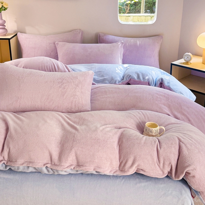 91家纺网 家纺一手货源 找家纺 王朝国际 2026新款高克重牛奶绒印花四件套 香芋蓝