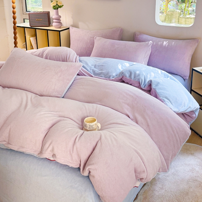 91家纺网 家纺一手货源 找家纺 王朝国际 2026新款高克重牛奶绒印花四件套 香芋蓝