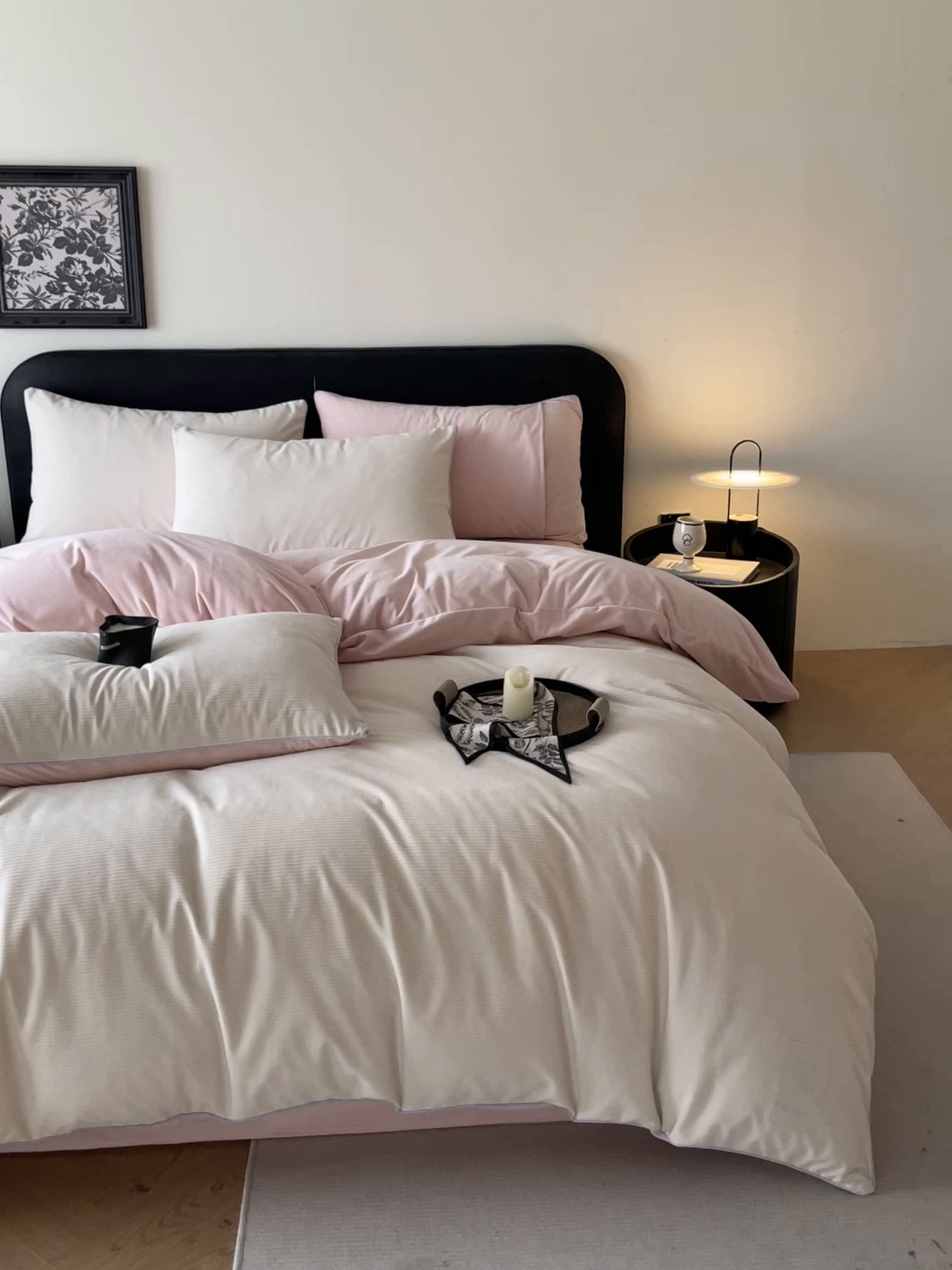 91家纺网 家纺一手货源 找家纺 羚羊语家纺 2025新款280克灯芯绒婴儿绒四件套高级嵌绳拼接款水晶绒宝宝绒牛奶绒床单床笠款三件套-奶芙绒系列 雪桃甜吻