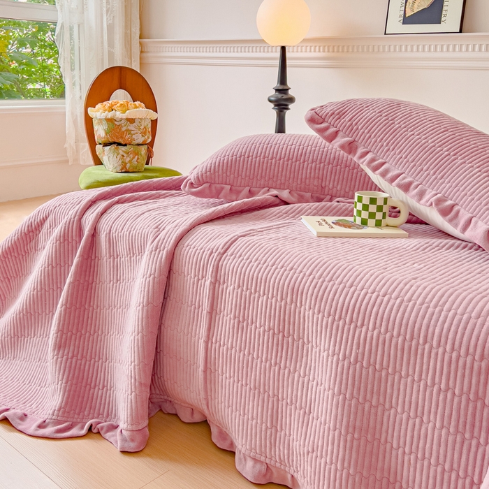 91家纺网 家纺一手货源 找家纺 乐野家居 2025新款A类加厚素色牛奶绒被套系列 豆豆粉