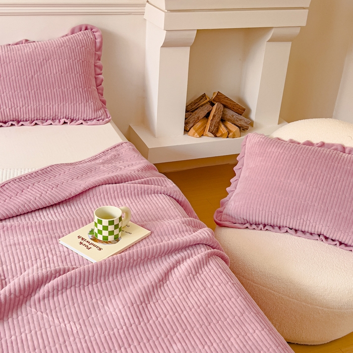 91家纺网 家纺一手货源 找家纺 乐野家居 2025新款A类加厚素色牛奶绒被套系列 豆豆粉