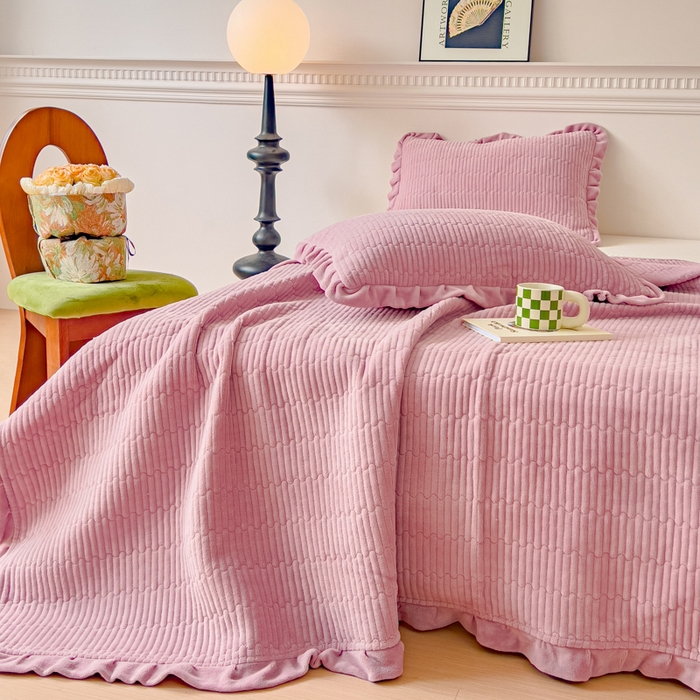 91家纺网 家纺一手货源 找家纺 乐野家居 2025新款A类加厚素色牛奶绒被套系列 豆豆粉