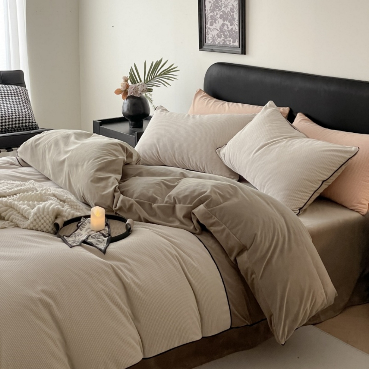 91家纺网 家纺一手货源 找家纺 羚羊语家纺 2025新款280克灯芯绒婴儿绒四件套高级嵌绳拼接款水晶绒宝宝绒牛奶绒床单床笠款三件套-奶芙绒系列 浅杏暖阳