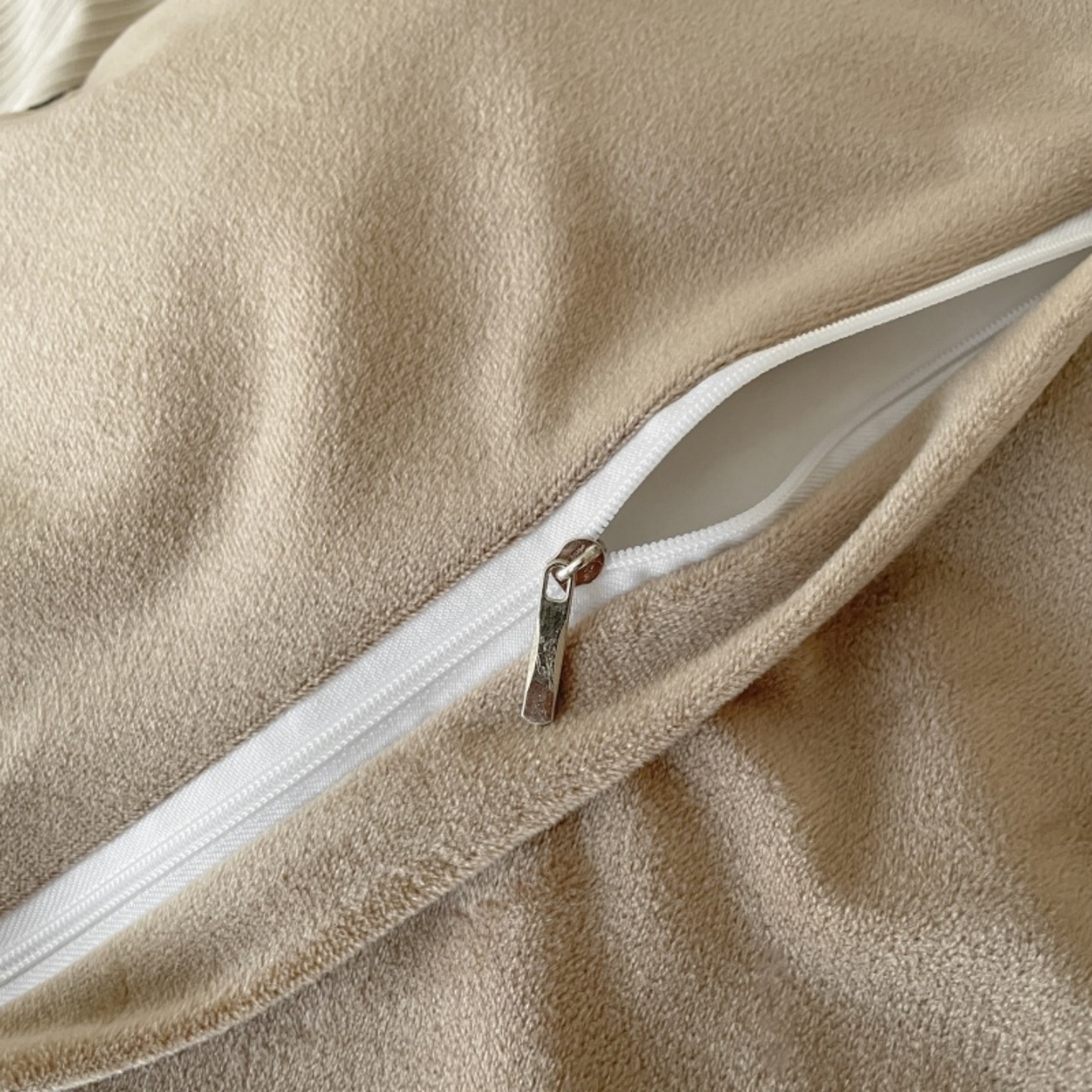 91家纺网 家纺一手货源 找家纺 羚羊语家纺 2025新款280克灯芯绒婴儿绒四件套高级嵌绳拼接款水晶绒宝宝绒牛奶绒床单床笠款三件套-奶芙绒系列 浅杏暖阳