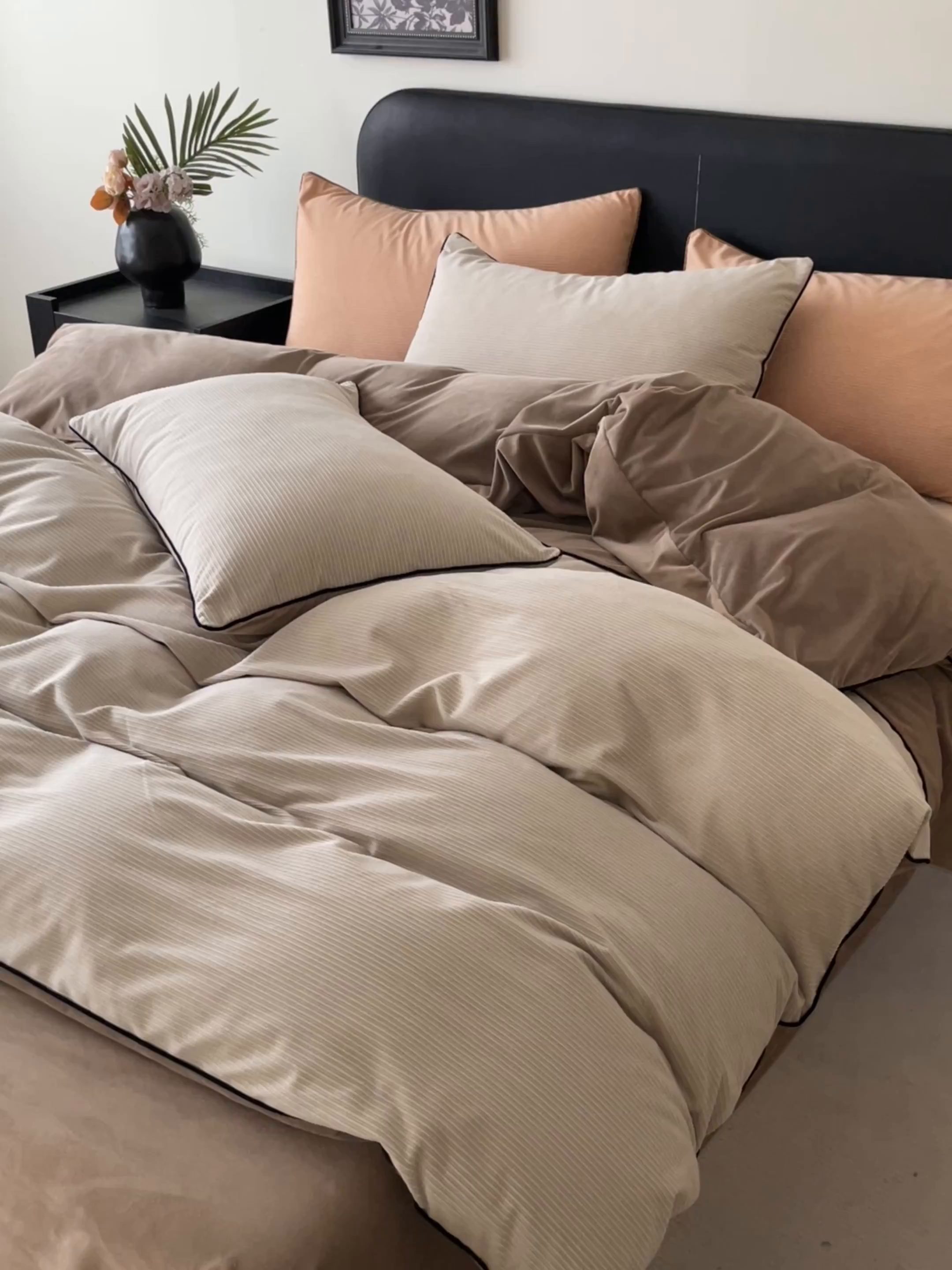 91家纺网 家纺一手货源 找家纺 羚羊语家纺 2025新款280克灯芯绒婴儿绒四件套高级嵌绳拼接款水晶绒宝宝绒牛奶绒床单床笠款三件套-奶芙绒系列 浅杏暖阳