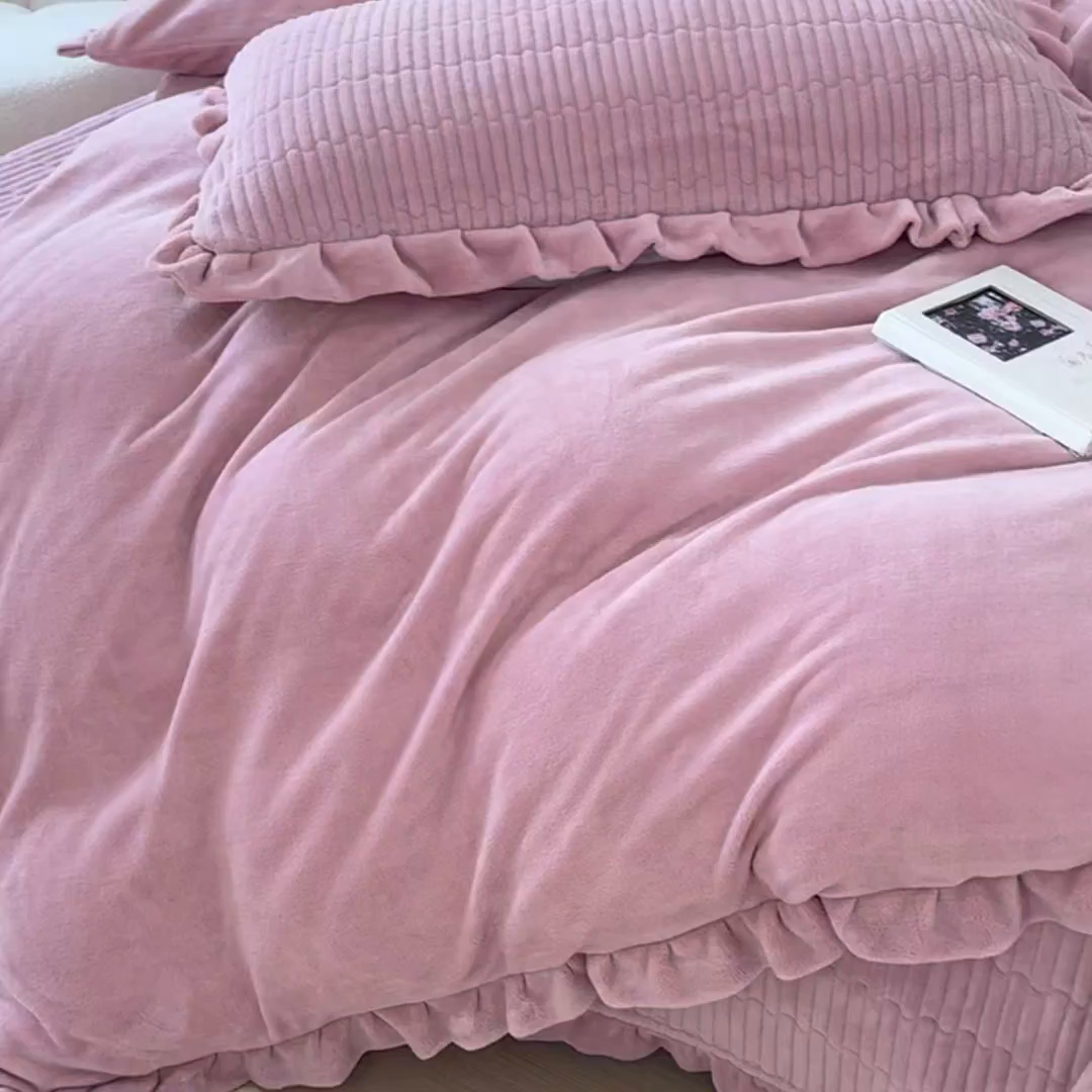91家纺网 家纺一手货源 找家纺 乐野家居 2025新款A类加厚素色牛奶绒被套系列 豆豆粉