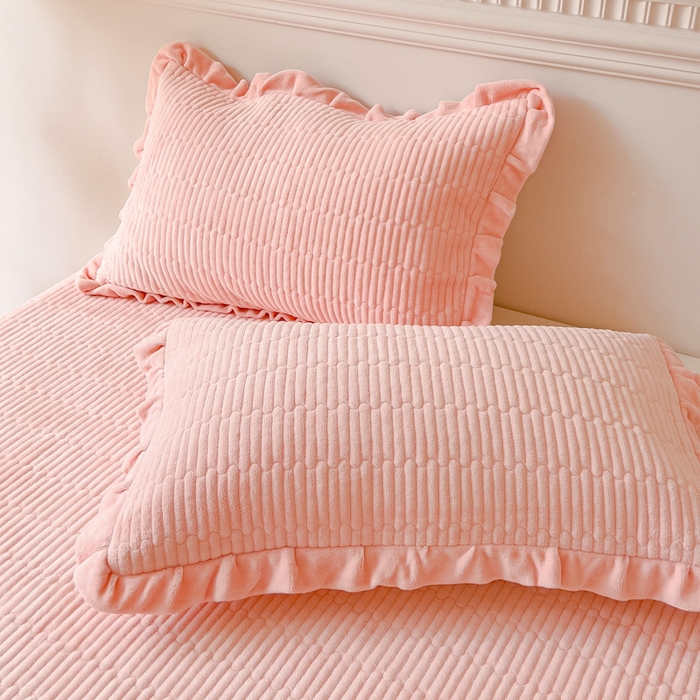 91家纺网 家纺一手货源 找家纺 乐野家居 2025新款A类加厚素色牛奶绒被套系列 梦幻粉