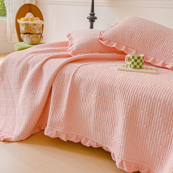 91家纺网 家纺一手货源 找家纺 乐野家居 2025新款A类加厚素色牛奶绒被套系列 梦幻粉