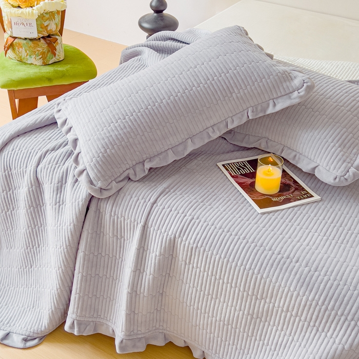 91家纺网 家纺一手货源 找家纺 乐野家居 2025新款A类加厚素色牛奶绒被套系列 时尚灰