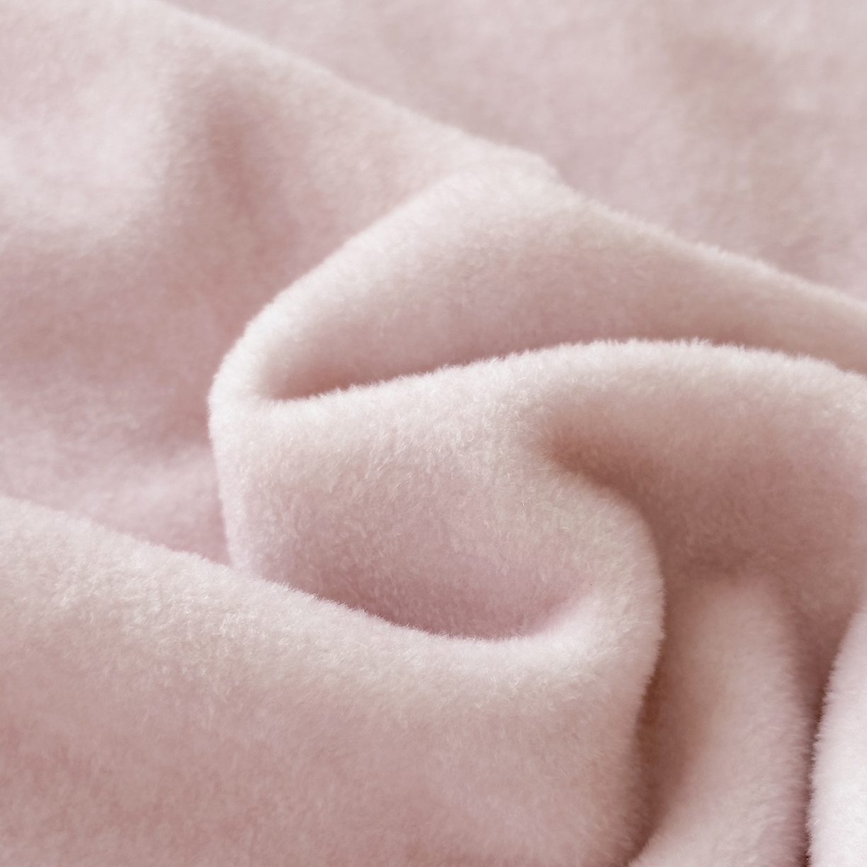 91家纺网 家纺一手货源 找家纺 小欢喜 2025新款多功能双面高克重獭獭绒盖毯 灰粉