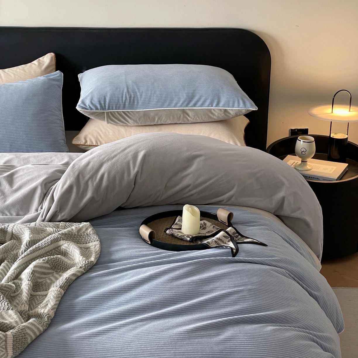 91家纺网 家纺一手货源 找家纺 羚羊语家纺 2025新款280克灯芯绒婴儿绒四件套高级嵌绳拼接款水晶绒宝宝绒牛奶绒床单床笠款三件套-奶芙绒系列 海风佛雾